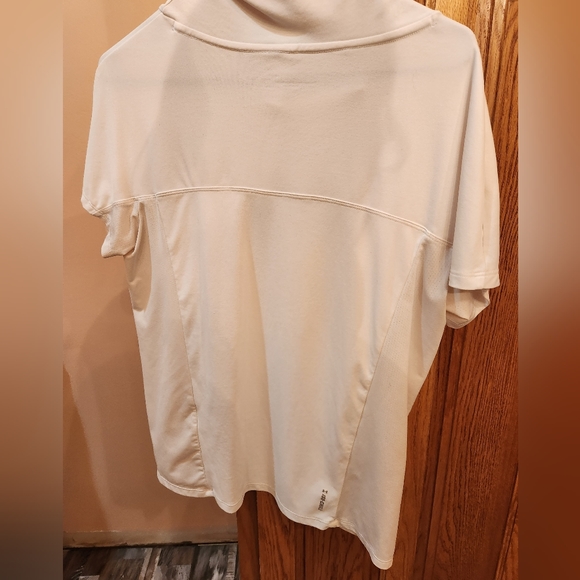 UA short sleeve shirt - Picture 7 of 7